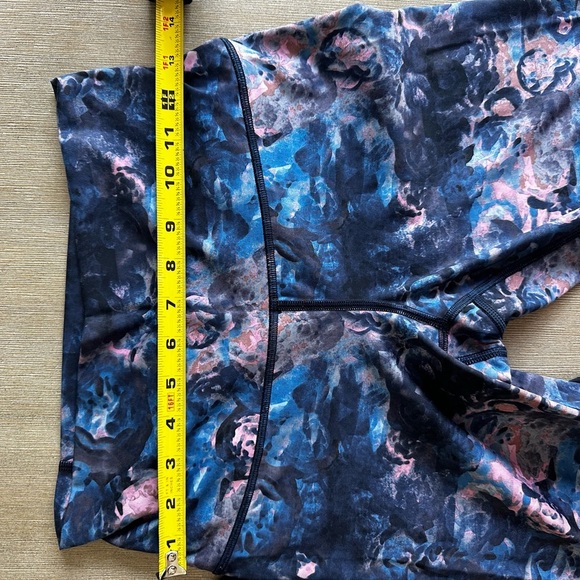 Lululemon 6* women’s floral and mesh Leggings - Picture 5 of 5